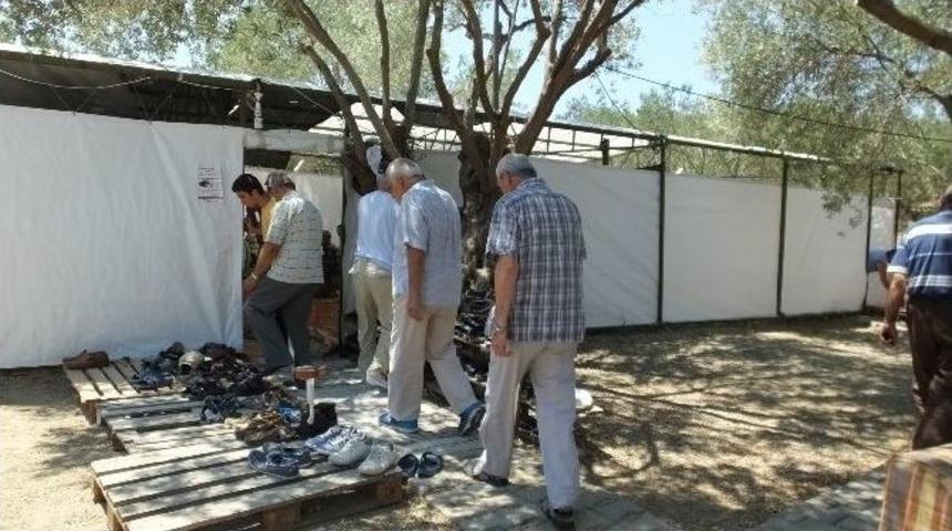 Cami Olmadığı İ&ccedil;in Namazlarını &Ccedil;adırda Kılıyorlar