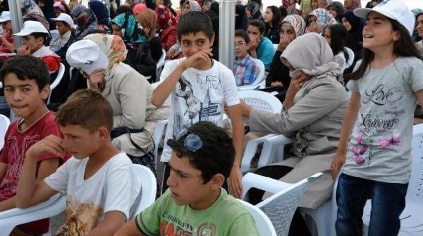 Bisiklet Dağıtılırken Anneler Utandı, &Ccedil;ocukları Sevindi