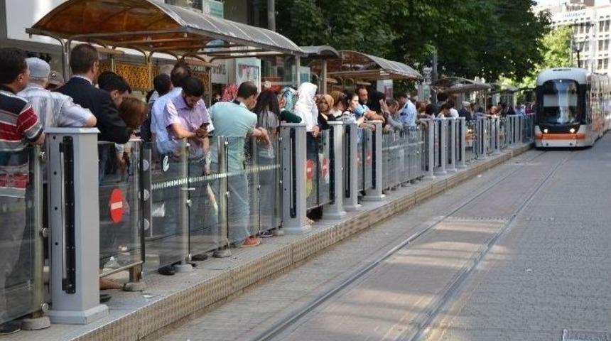 Tramvaylar Doldu Taştı