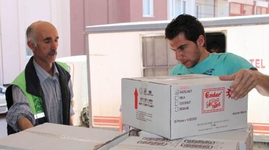 Hayat Ağacı Derneği&rsquo;ne Bayram &Ccedil;ikolatası G&ouml;nderdi