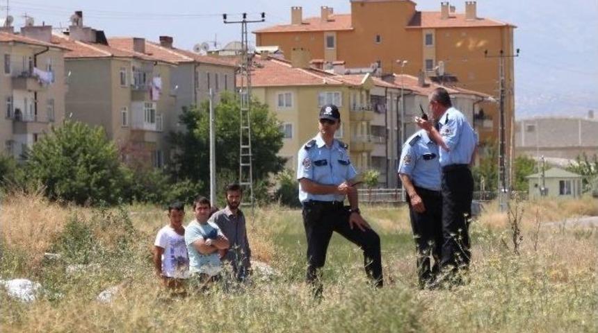 16 Yaşındaki Gen&ccedil; Boş Arazide &Ouml;l&uuml; Bulundu