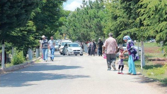 Mezarlıklarda Bayram Yoğunluğu