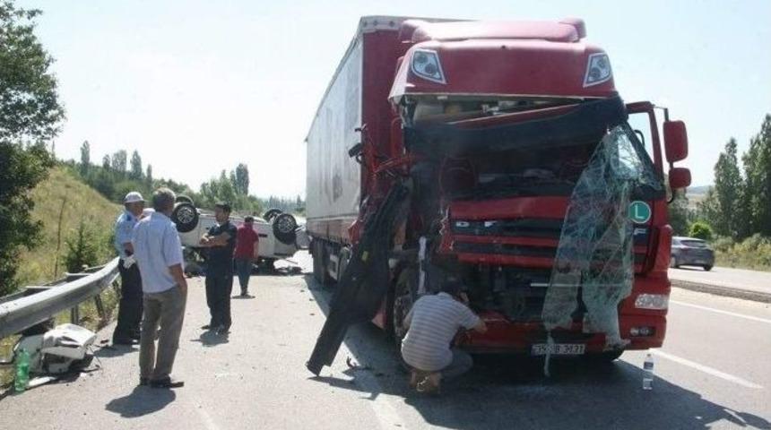 Afyonkarahisar&rsquo;da Trafik Kazası: 1 &Ouml;l&uuml;, 3 Yaralı