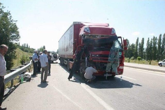 Afyonkarahisar’da Trafik Kazası: 1 Ölü, 3 Yaralı