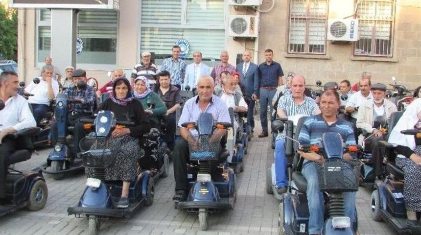 Sandıklı Belediyesinden Engellilere Bayram &Ouml;ncesi Hediye