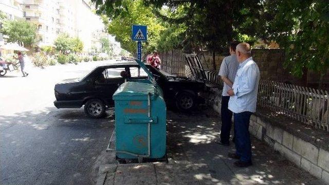 Gaziantep’te Seyir Halindeki Otomobil Alev Aldı