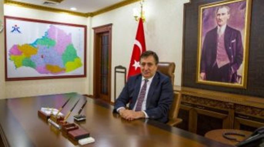 Vali K&uuml;&ccedil;&uuml;k&rsquo; Ramazan Bayramını Kutladı