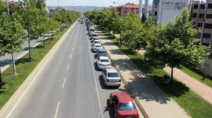 Tekirdağ&rsquo;da Y&uuml;zlerce Ara&ccedil; Feribot Kuyruğunda Bekledi