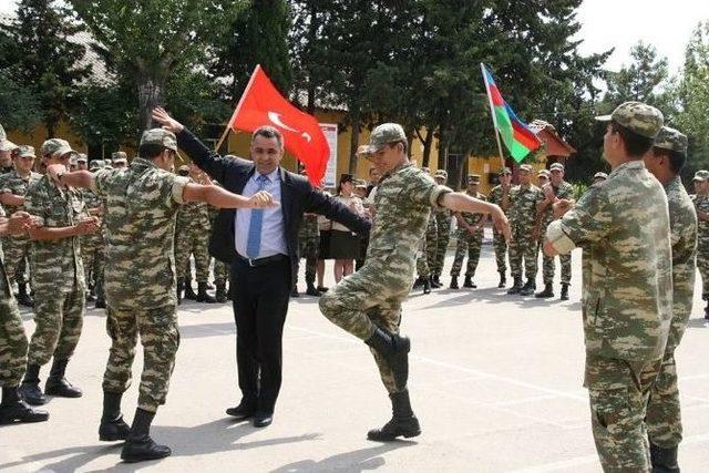 Yavuzaslan Ermenistan Sınırındaki Azerbaycan Askerleriyle Bayramlaştı 1