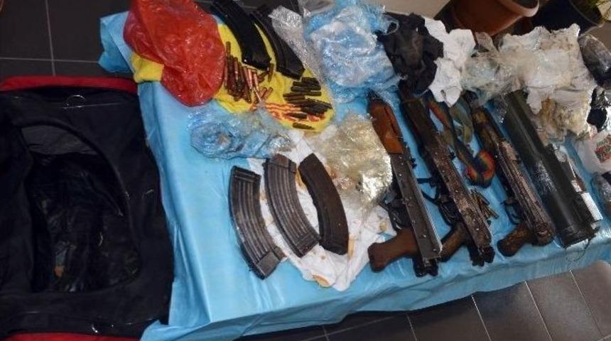 Kocaeli&rsquo;de Ter&ouml;r &Ouml;rg&uuml;t&uuml;ne B&uuml;y&uuml;k Darbe