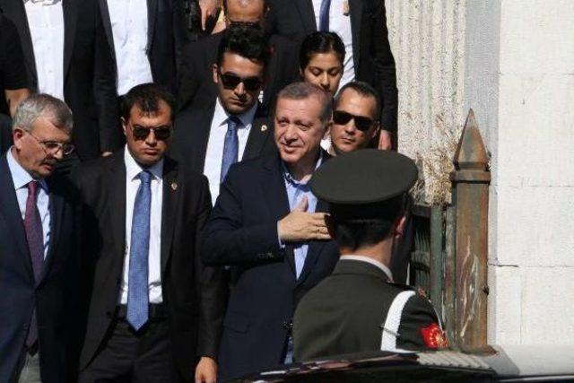 Cumhurbaşkanı Erdoğan'dan Mezarlık Ziyareti