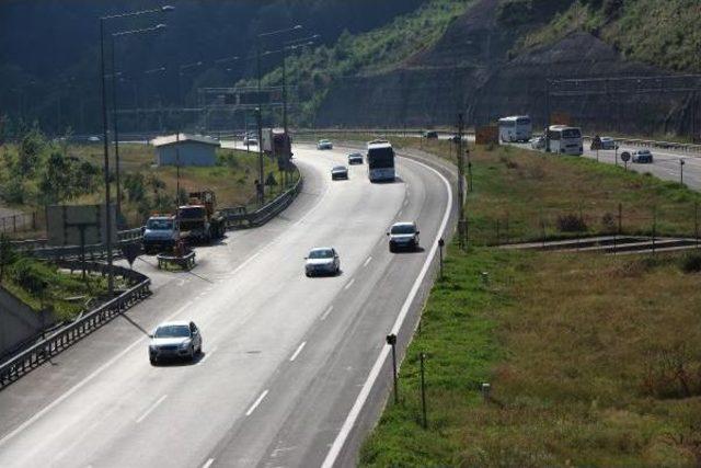 Bayram Tatili Yolunda Sürücüler Saatlerce Çile Çekiyor (2)