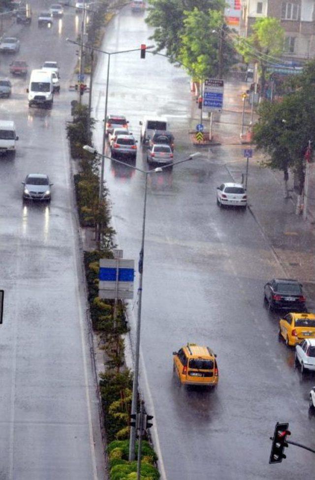 Gaziantep’Te Sağanak Yağış Etkili Oldu