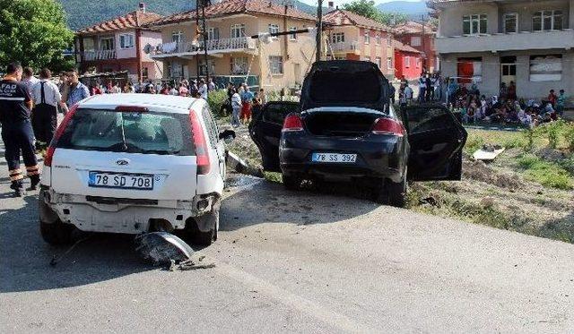 Karabük’te Trafik Kazası: 2 Ölü, 4 Yaralı