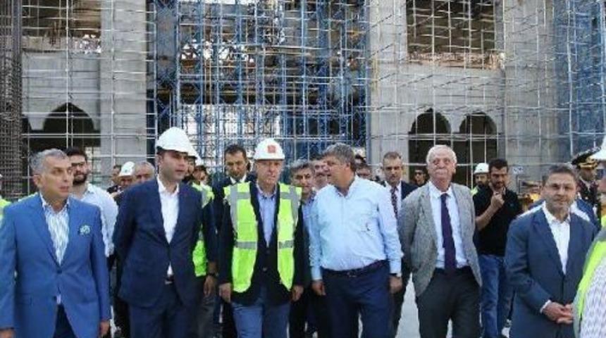 Cumhurbaşkanı Erdoğan, &Ccedil;amlıca Camii Inşaatında Inceleme Yaptı
