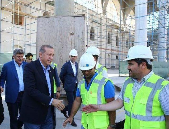 Cumhurbaşkanı Erdoğan, Çamlıca Camii Inşaatında Inceleme Yaptı