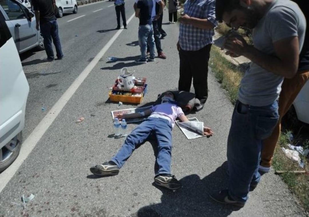 Bursa&rsquo;da &Uuml;&ccedil; Ara&ccedil; Birbirine Girdi: 8 Yaralı