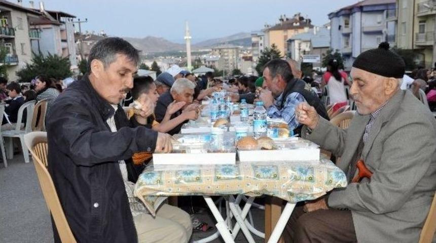 Sivas&rsquo;ta M&uuml;ltecilere İftar Verildi