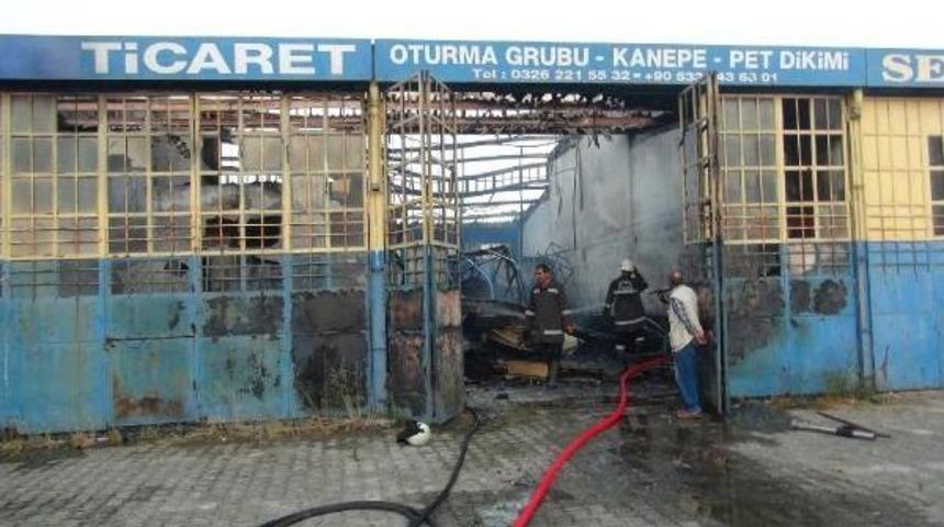 Yangında Iki At&ouml;lye K&uuml;le D&ouml;nd&uuml;