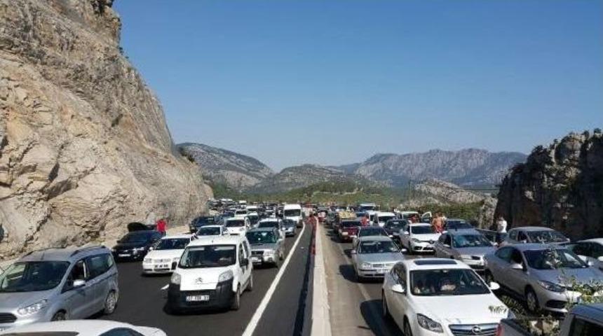 Antalya- Korkuteli Karayolunda Trafik Durdu (2)