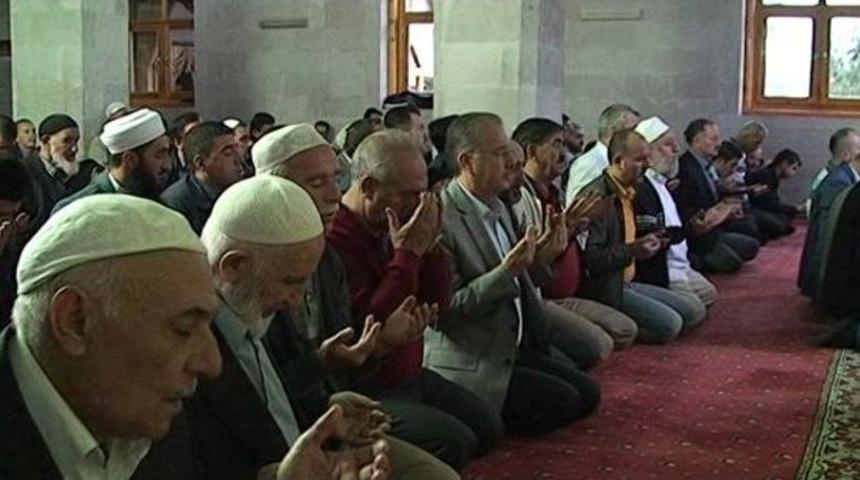 Kars&rsquo;ta Bayram Namazı Coşkuyla Kılındı