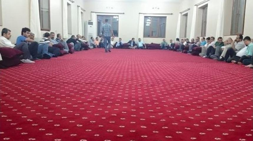 Akdağ, Sevenleriyle Son İftarda Buluştu