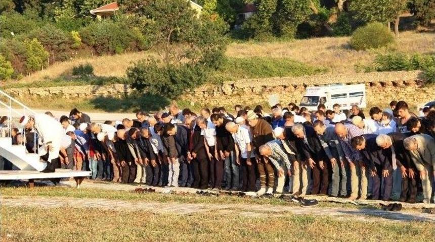 Namazgah Tabyasında Bayram Namazı
