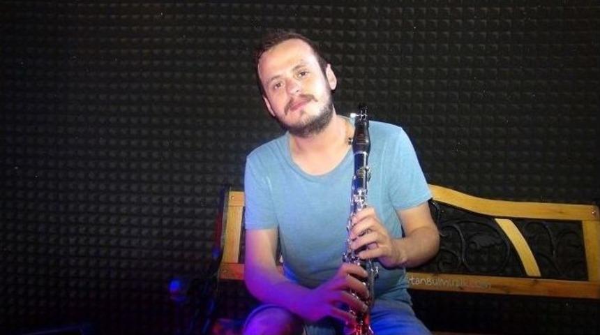 Efsane Şarkıyı Klarnetle Yorumladı