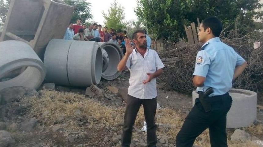 Şanlıurfa&rsquo;da &Uuml;zerine Kanalizasyon Borusu D&uuml;şen &Ccedil;ocuk Hayatını Kaybetti