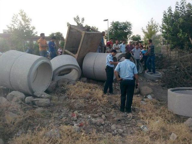 Şanlıurfa’da Üzerine Kanalizasyon Borusu Düşen Çocuk Hayatını Kaybetti