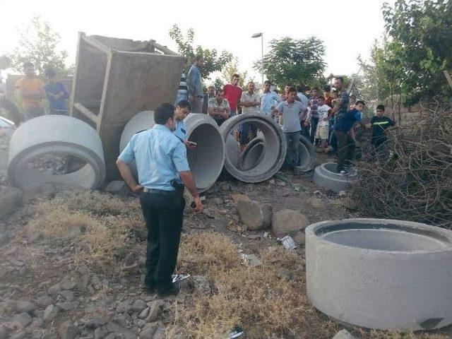 Şanlıurfa’da Üzerine Kanalizasyon Borusu Düşen Çocuk Hayatını Kaybetti