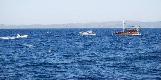 Kayalıklara Sürüklenen Tekne Son Anda Kurtarıldı