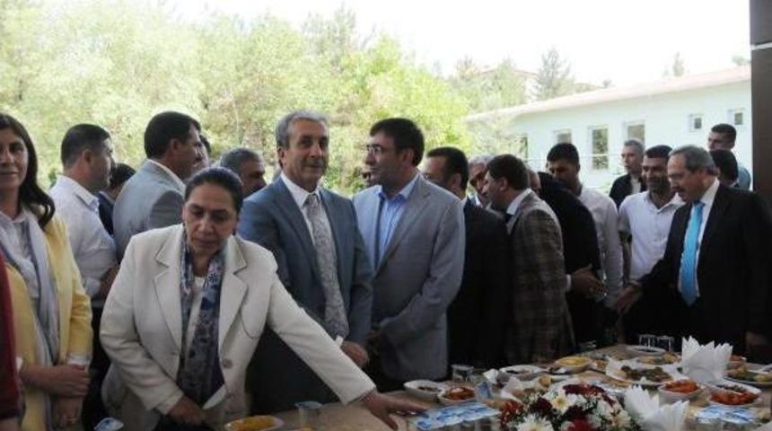 Bakanlar Yılmaz Ve Eker, Diyarbakır'da Halkla Bayramlaştı