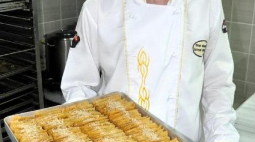 Sivas'ın Bayramın Geleneksel Lezzeti 'sarığı Burma' Tatlısı