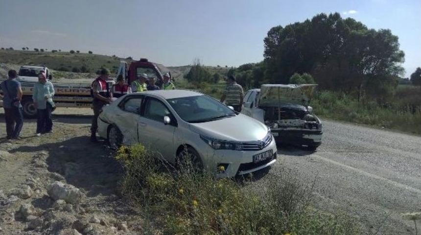 Konya&rsquo;da Trafik Kazaları: 11 Yaralı
