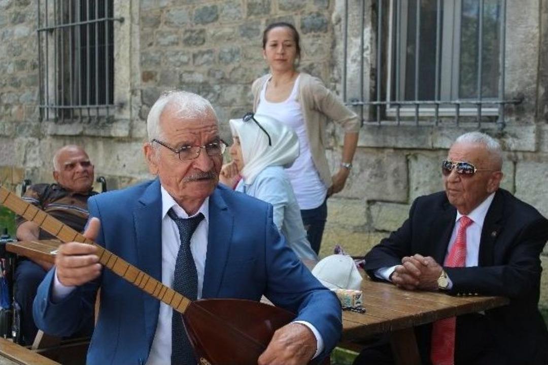 Dar&uuml;laceze Sakinleri Bu Bayramda Yalnız Kalmadı