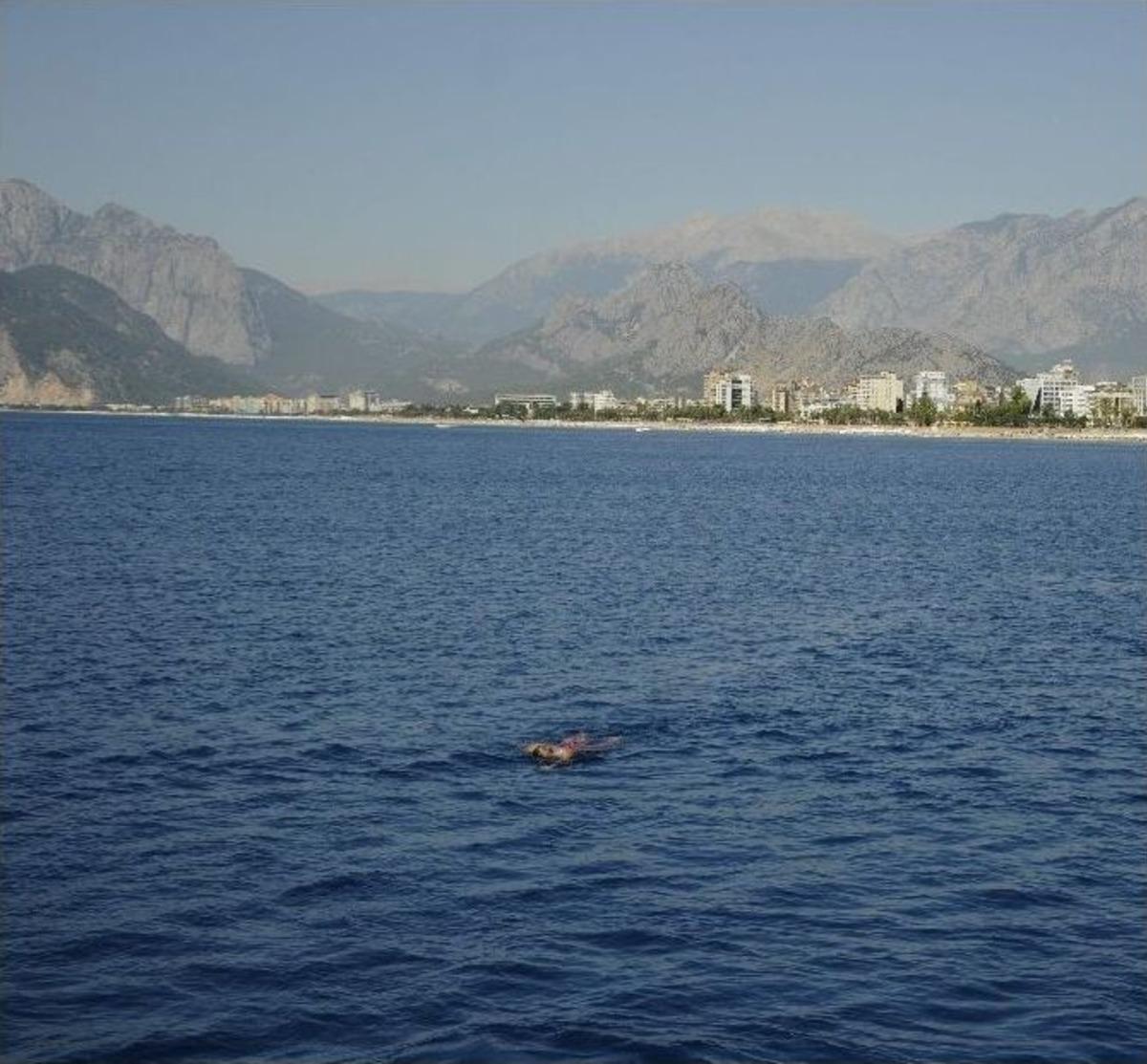 77&rsquo;lik Baykal&rsquo;ın 300 Metrede Deniz Keyfi