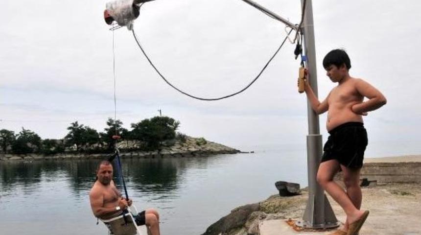 Rizeli Fel&ccedil;li Kaptan, Denize Vin&ccedil;le Indirilip &Ccedil;ıkarılıyor