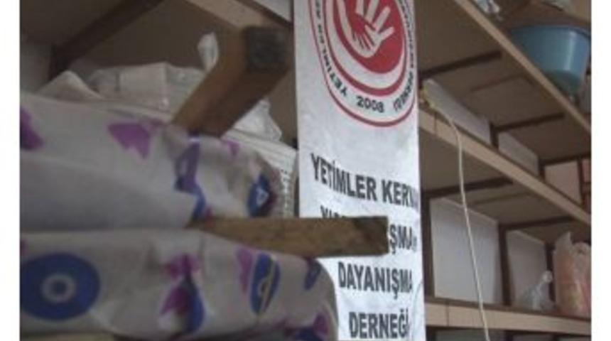 Bayramda Yetimlerin Y&uuml;z&uuml; G&uuml;l&uuml;yor