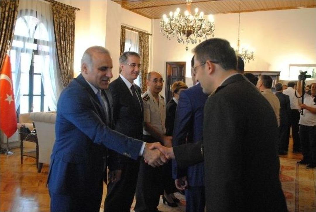 Elazığ&rsquo;da Bayramlaşma T&ouml;reni