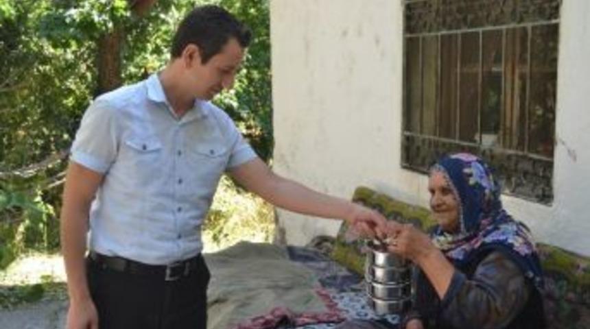 Kocasinan Kaymakamlığı Ramazan Ayında 69 Yaşlının Evine Yemek G&ouml;t&uuml;rd&uuml;