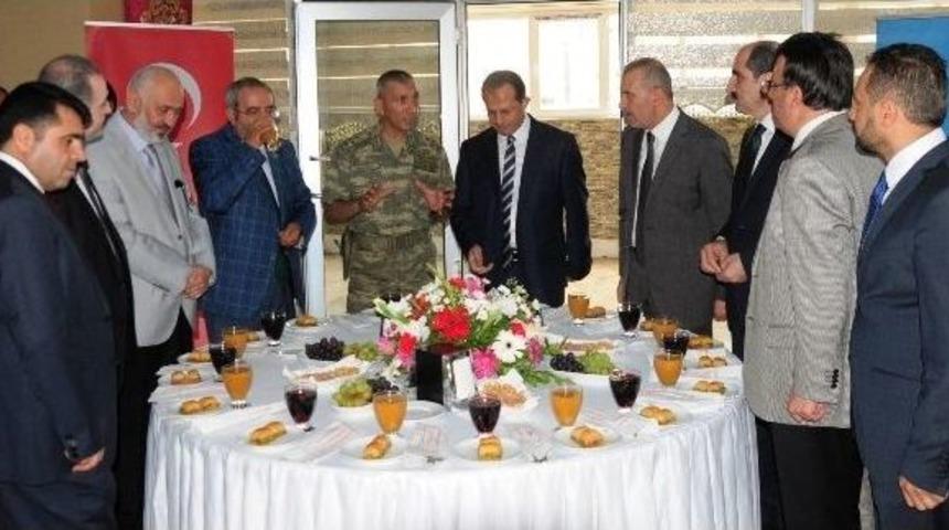 Van&rsquo;da Bayramlaşma T&ouml;reni