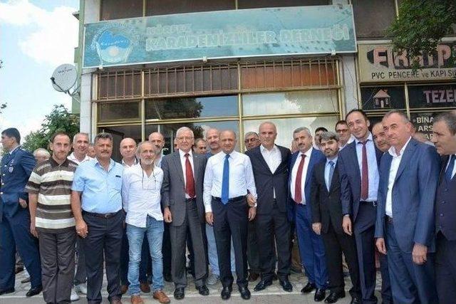 Bilim, Sanayi Ve Teknoloji Bakanı Fikri Işık Vatandaşlarla Bayramlaştı