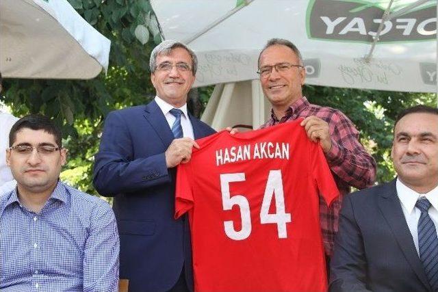 Akyazı’da Coşkulu Bayramlaşma Gerçekleşti