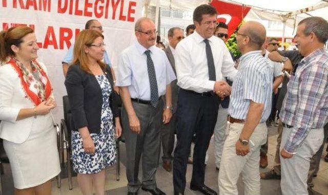 Bakan Zeybekci, Belediye Çadırında Halkla Bayramlaştı