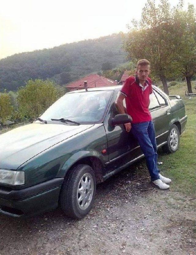 Emniyet Şeridinde Eşi Ve Baldızıyla Ölen Madencinin Otomobili Arıza Yapmış