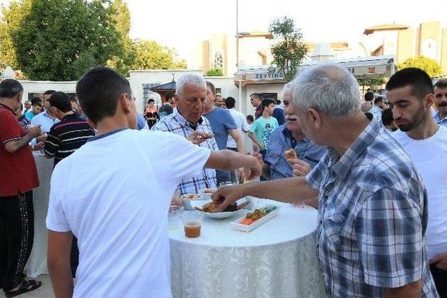 Zeytinburnu’nda Ramazan Bayramı Coşkusu