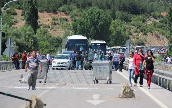 Karayolunu Ulaşıma Kapatan Köylülerden Eylem G3