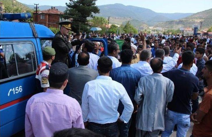 Karayolunu Ulaşıma Kapatan Köylülerden Eylem G4