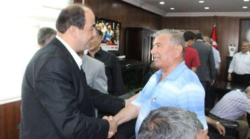 G&uuml;l&uuml;&ccedil; Belediyesi&rsquo;ndeki Bayramlaşmaya Yoğun İlgi